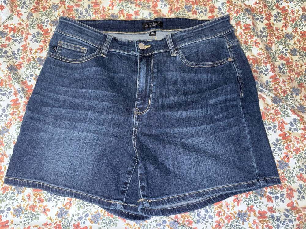 Judy Blue Dark Wash Denim Shorts Size 1XL